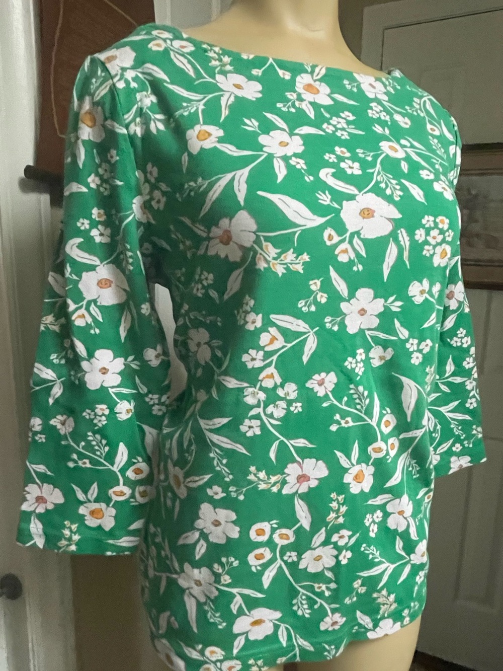 Croft & Barrow Beautiful Green Floral Boatneck Blouse